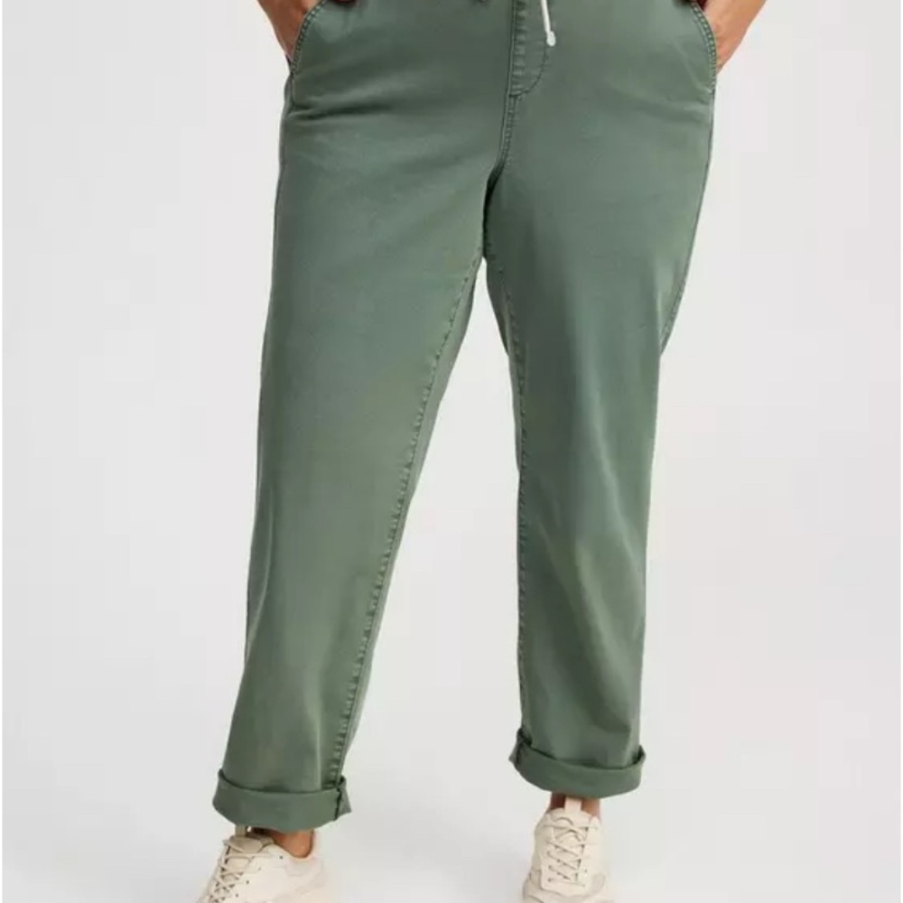 Women’s Green Casual Pants
